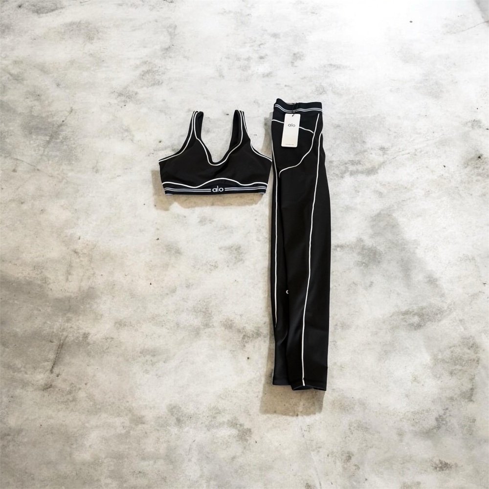 ALO Yoga Black and White Sports Bra and Leggings Set